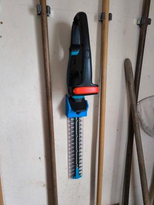 Wandhalter für Gardena 18V Akku Heckenschere