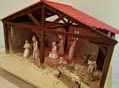 Deluxe Nativity Stable / Creche