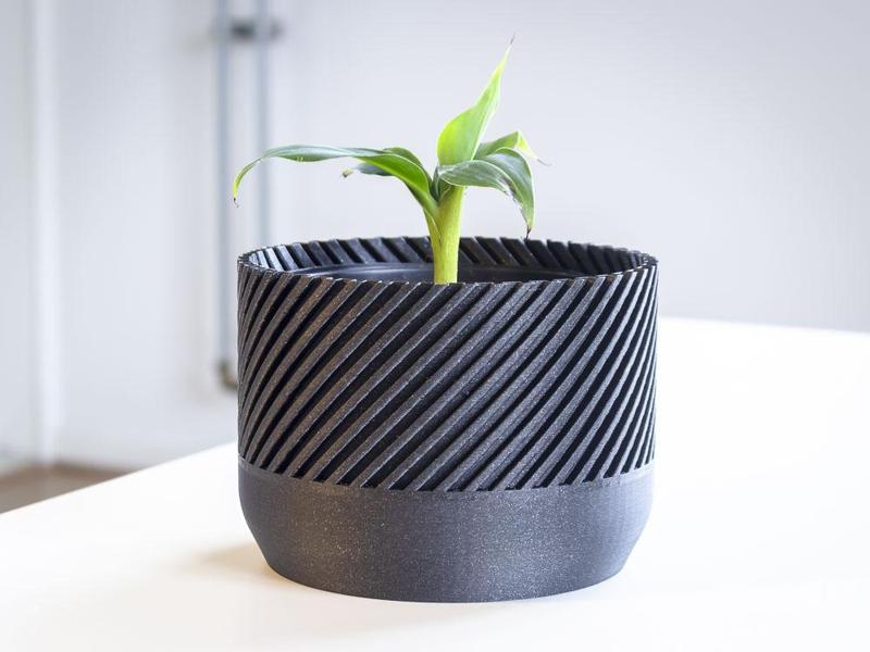 Modern Spiral Planter - plant and flower pot - Gift idea - Gift inspiration - Housewarming