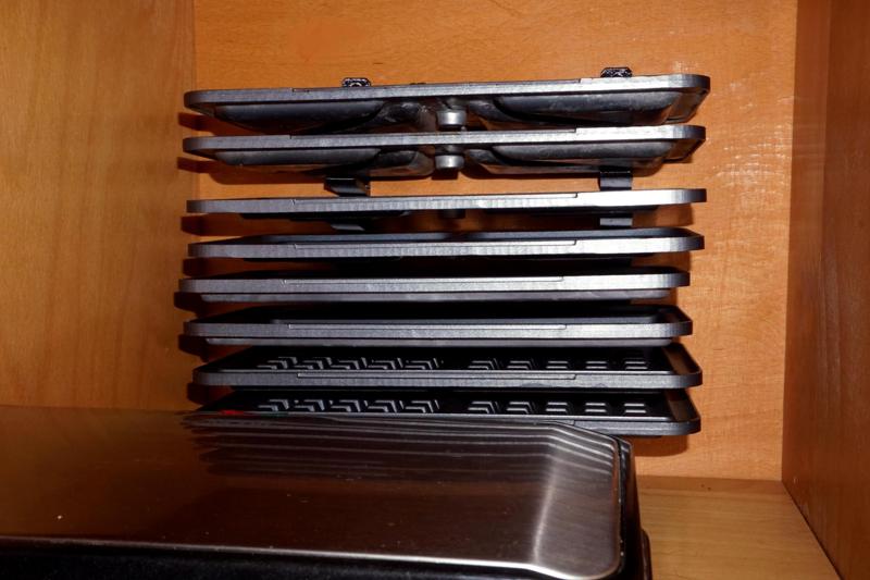 Sandwich maker plate holder