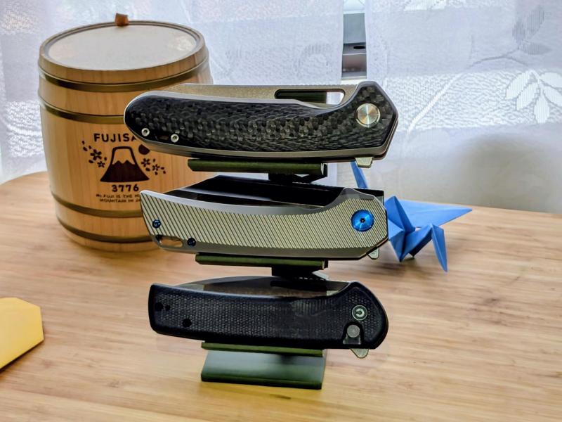 Skeletonized knife display - 3 knives / 44g only
