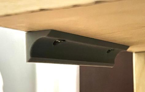 Sliding shelf finger pull