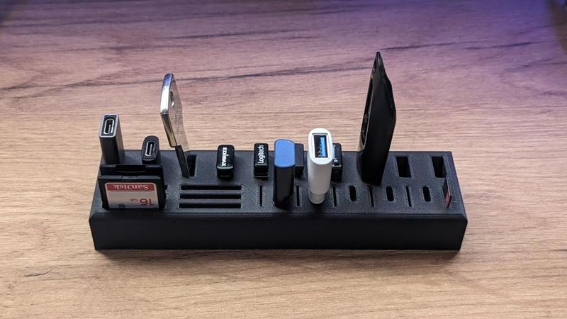 USB A, USB C and SD/MicroSD Holder/Organizer