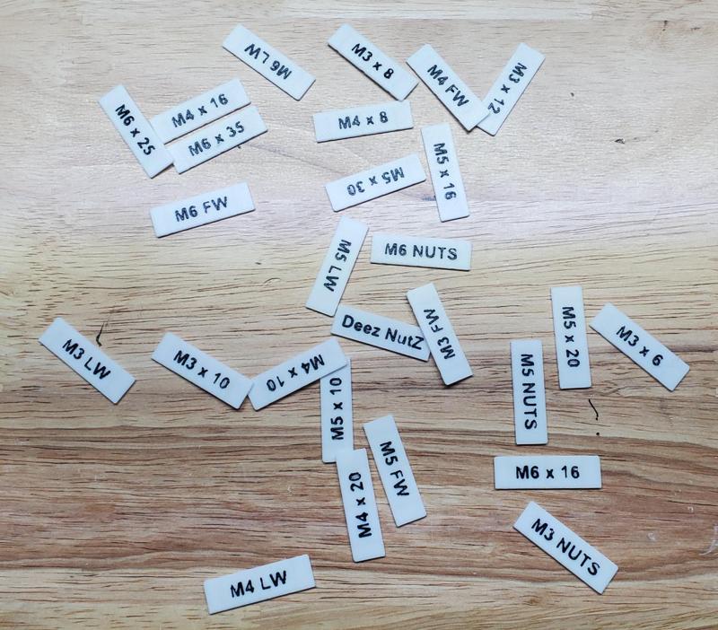 Gridfinity Extended Clicky Labels! (+Bonus Bin)