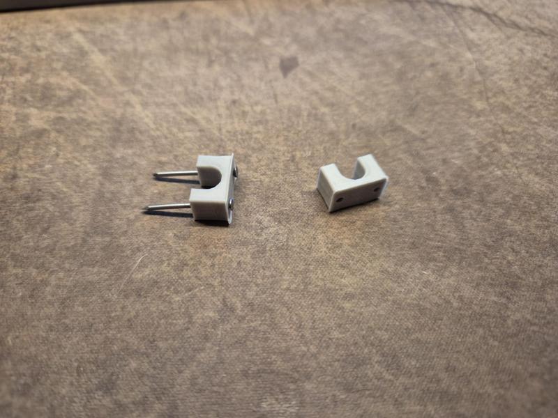 Wire fastener clips for small nails