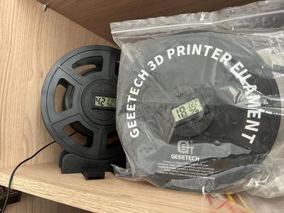 3D Printer Filament Dehumidifier Container & Humidity Monitor for 50mm & 75mm spool centres.
