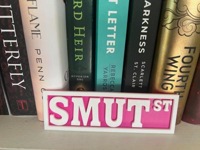 Bookshelf Sign – Smut St – Street Sign