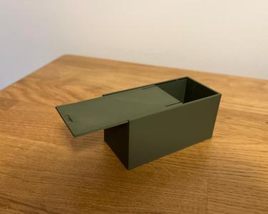 Small box sliding locking lid