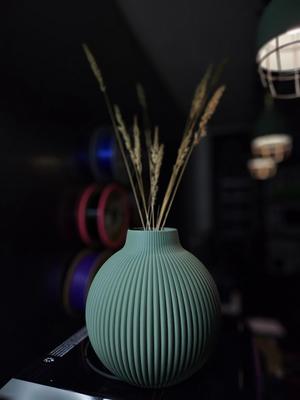 Round urn vase