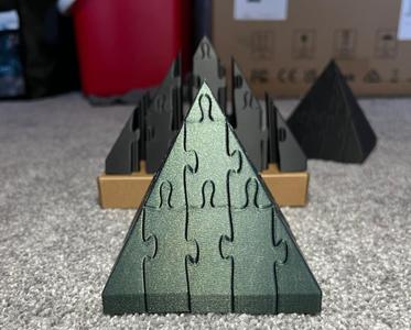 3D Pyramid Puzzle [Illusion/Fidget Toy] 100x100