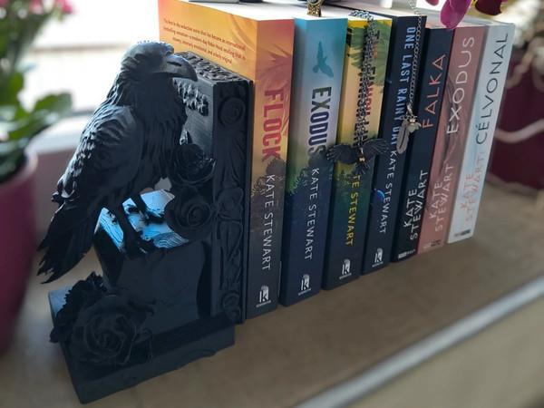 Black Raven Bookend inspired by Ravenhood