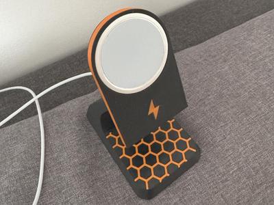 MagSafe stand