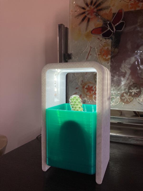 Desktop mini flowerpot lamp