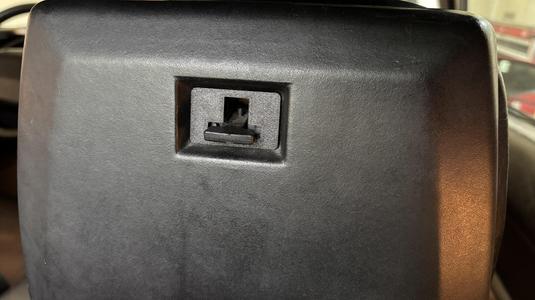 C4 Corvette 84-93 Seat back bezel clip