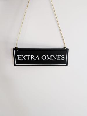 Extra Omnes