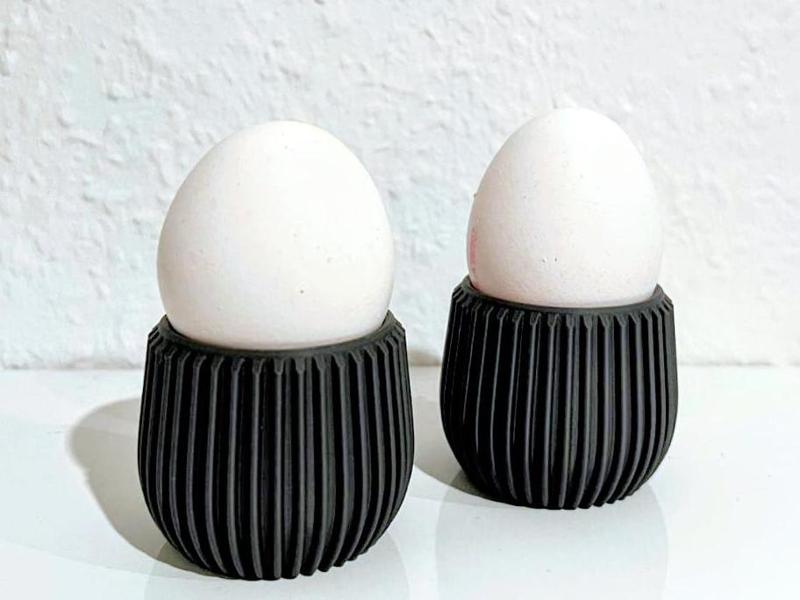 Egg cup with straight struts