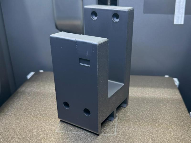 AR Wall Mount Mag Release Feature