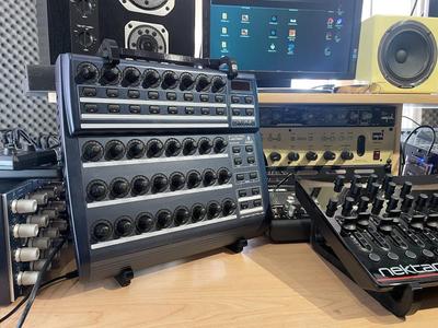 Stand for Behringer BCR BCF 2000