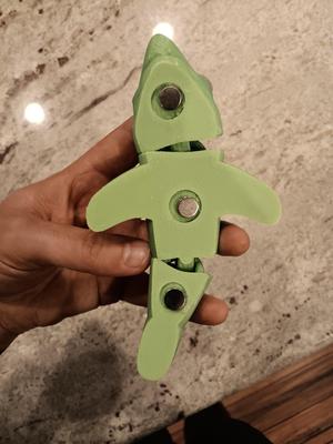 shark magnet - FREE - articulated fidget toy