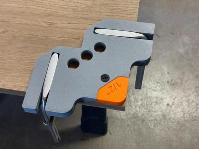 Corner radius router jig with inserts - Clampable