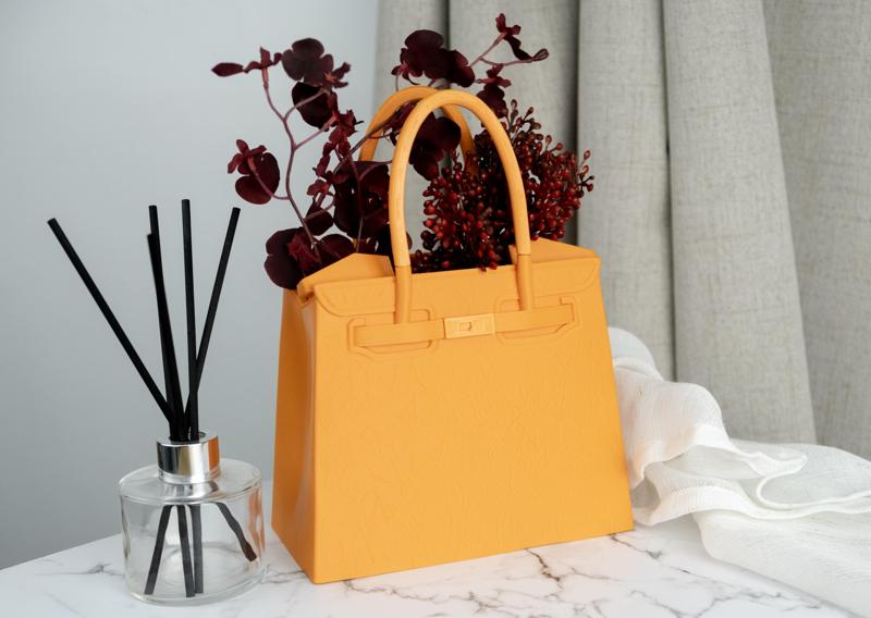 Luxe Handbag Vase – Where Fashion Meets Florals 