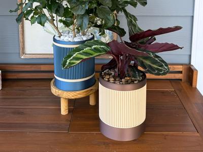 Ribbed Planter with self-watering insert