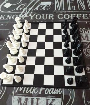 Classic Chess Board - 4 pieces with Magnetic connections