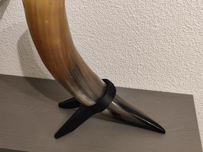 Stand drinking horn