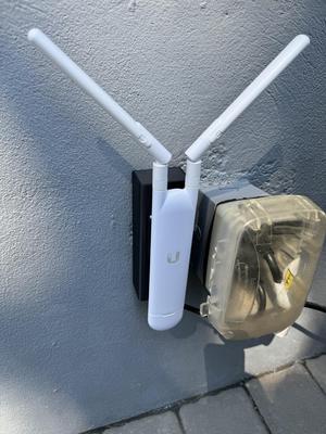 Outside mount for Ubiquiti Unifi AC Mesh with POE adapter