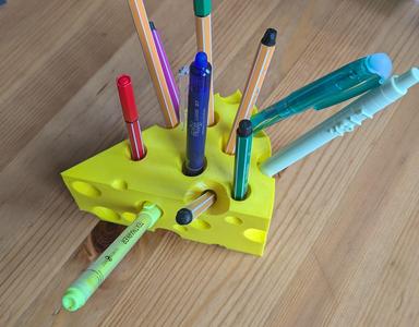 Cheesy Pencilholder / Stiftehalter in Käseform