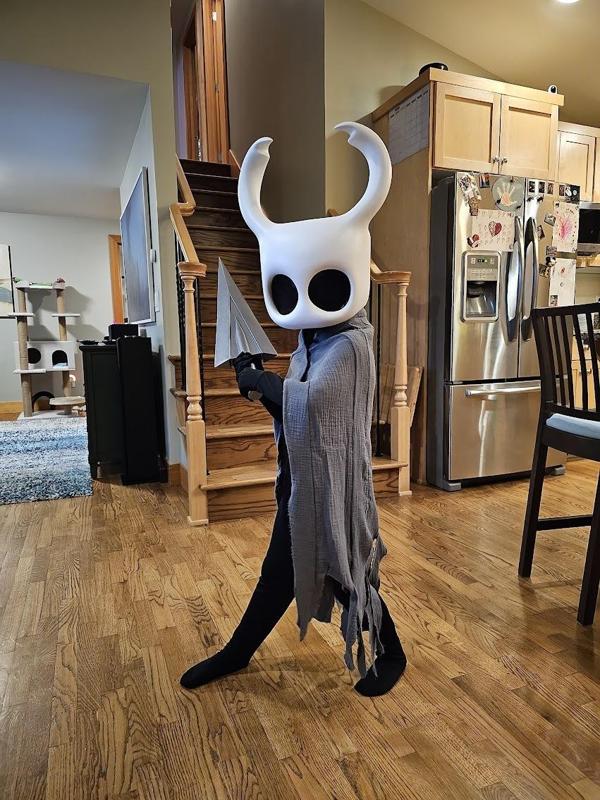Kids Cosplay - Hollow Knight Mask and Needle