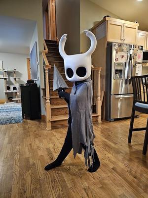 Kids Cosplay - Hollow Knight Mask and Needle