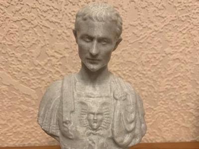 Julius Caesar Pen Holder