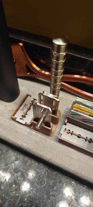 Hanson razor drying rack
