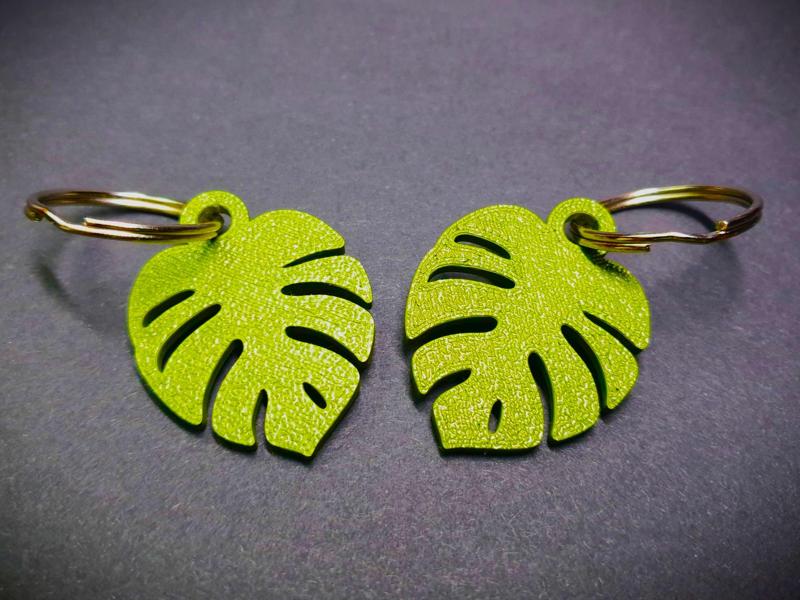Monstera Leaf Keychain – Lightweight & Stylish
