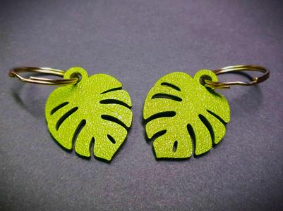 Monstera Leaf Keychain – Lightweight & Stylish