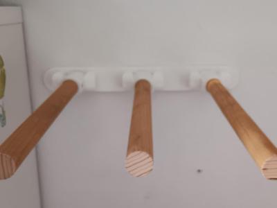 Clothing hanger