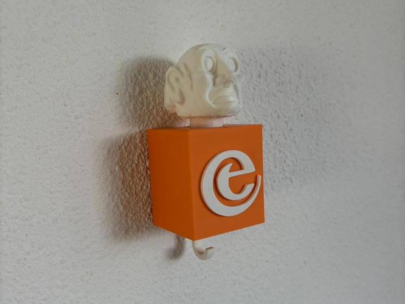 Langnek retractable key/coat hook - Efteling