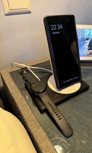 Google Charger and Pixel Watch 2 -Dock