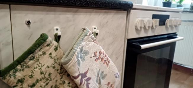 Mitten holder