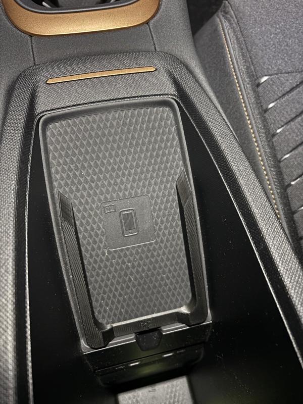 Cupra Born - Charging Tray Optimized (longer) (tested with iPhone 15)