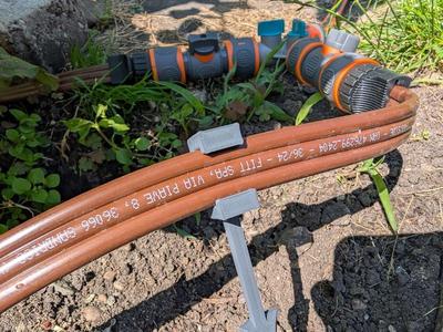Mounting ground spike for hose sprinkler / Schlauchregner