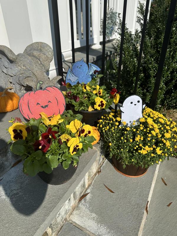 Bat, Ghost and Pumpkin Halloween lawn stakes!