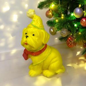 Carlin christmas dog