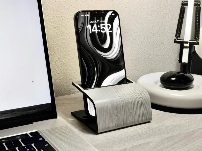 iPhone 15 Pro Max Stand