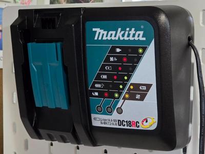 Skadis Makita DC18RC 18V Charger Holder