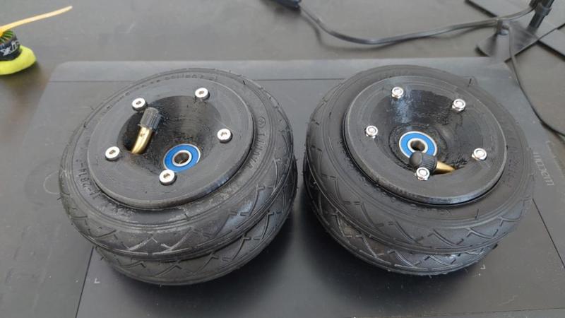 Electric skateboard 5 inch pneumatic wheels, rims and pulleys.