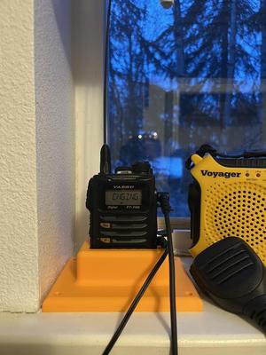 Yaesu FT-70 Base