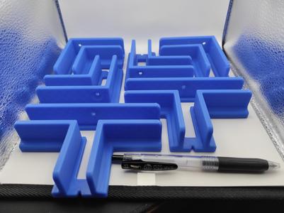 Robust woodworking assembly jigs for 18.3mm boards