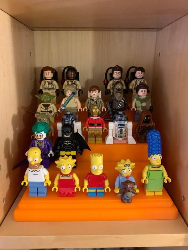 Lego Minifigures Stand